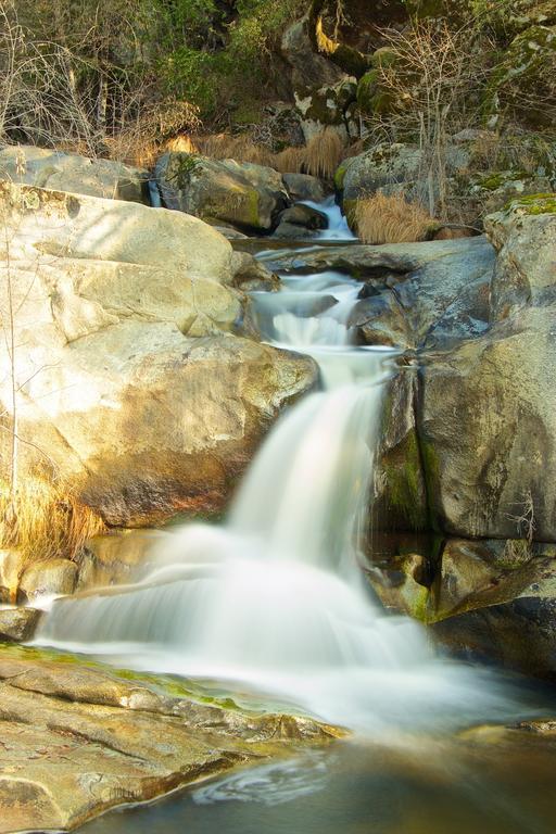 Riverfront Property With Waterfalls Near Yosemite And Bass Lake Oakhurst Habitación foto