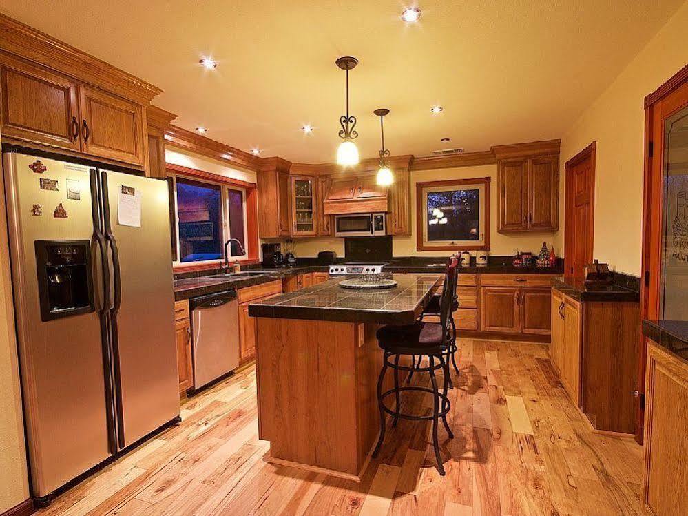 Riverfront Property With Waterfalls Near Yosemite And Bass Lake Oakhurst Exterior foto